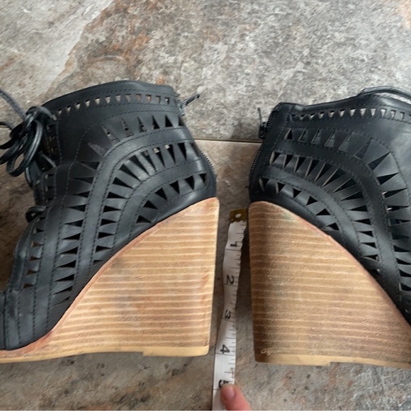 Jeffrey Campbell size 8.5 black - Picture 2 of 7